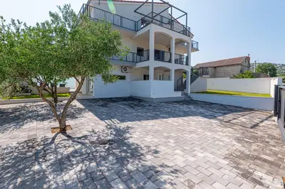 Zgrada u kojoj se nalazi vila