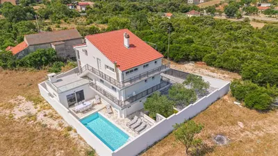 Bazen u objektu Dazlina Resort New! 14 guests villa, Breakfast & Pool ili u blizini