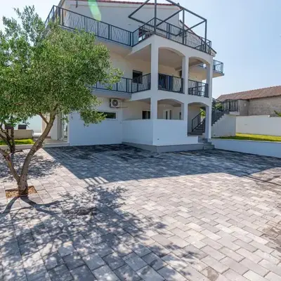 Dazlina Resort New! 14 guests villa