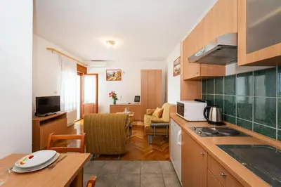 Kuhinja ili čajna kuhinja u objektu Spacious Apartments by the Sea in Srima, Vodice