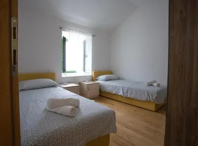 Krevet ili kreveti u jedinici u objektu Apartments Stone House Murter