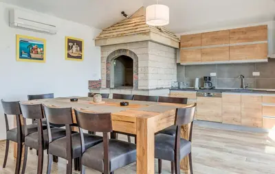 Kuhinja ili čajna kuhinja u objektu Luxury Villa Ivy