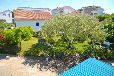 Vožnja biciklom pokraj objekta Milena & Vinko Apartments Vodice ili u blizini