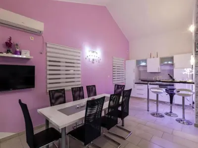 Kuhinja ili čajna kuhinja u objektu Villa Ava - Five Bedroom Villa with Swimming pool