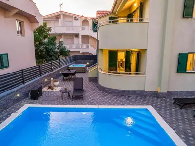 Bazen u objektu Villa S - Five Bedroom Villa with Private Pool ili u blizini