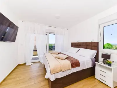 Krevet ili kreveti u jedinici u objektu Villa Sunrise with Outdoor Pool - 4 Bedroom & Pool
