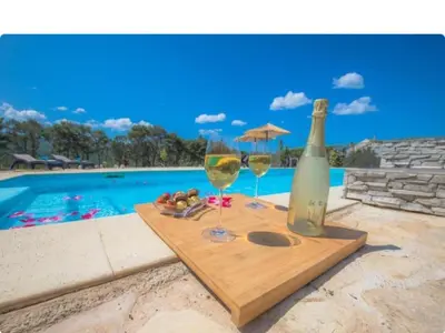 Bazen u objektu Villa P - Holiday Home ili u blizini