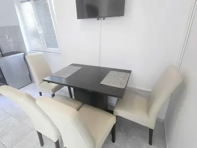 TV i/ili zabavni centar u objektu Apartments Mateo - One Bedroom Apartment - White