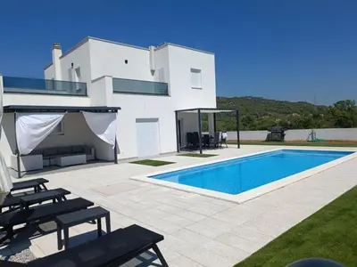 Bazen u objektu Holiday Home Iva - Three Bedroom Holiday Home ili u blizini