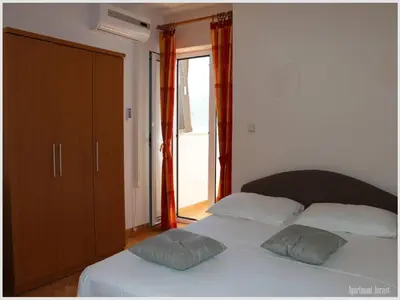 Krevet ili kreveti u jedinici u objektu Apartments Juras - Studio Apartment with Balcony and Side Sea View Tea