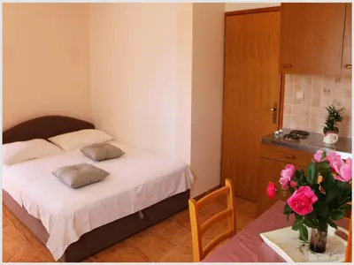Krevet ili kreveti u jedinici u objektu Apartments Juras - Studio Apartment with Balcony and Side Sea View Tea
