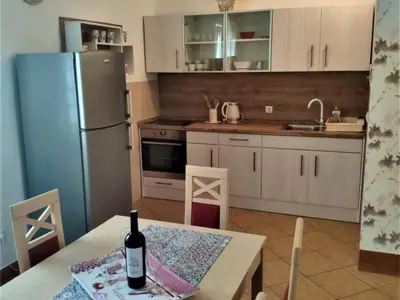 Kuhinja ili čajna kuhinja u objektu Apartments Dea & Paula - Classic Two Bedroom Apartment with Terrace