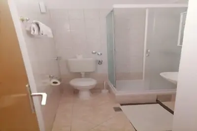 Kupaonica u objektu Apartments Libertas - Studio with Balcony and Sea View - 8