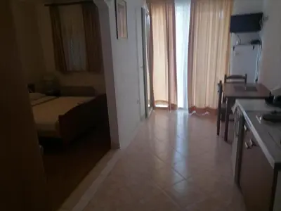 Kuhinja ili čajna kuhinja u objektu Apartments Libertas - Studio with Balcony and Sea View - 8