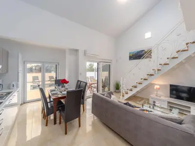TV i/ili zabavni centar u objektu Villa Shaula 1 - Three Bedroom House with Pool