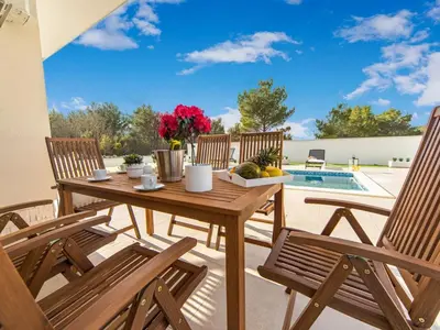 Bazen u objektu Villa Shaula 1 - Three Bedroom House with Pool ili u blizini
