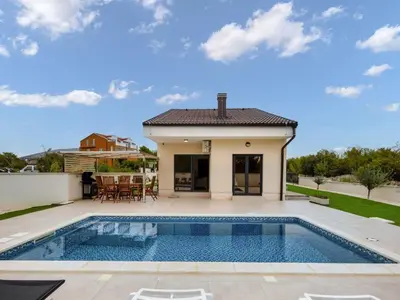 Bazen u objektu Villa Shaula 1 - Three Bedroom House with Pool ili u blizini