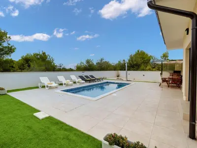 Bazen u objektu Villa Shaula 1 - Three Bedroom House with Pool ili u blizini