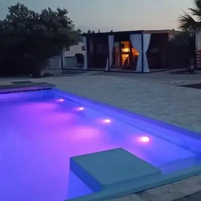 Family-friendly apartments with swimming pools Pirovac