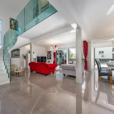 Villa Shaula - Five Bedroom Holiday Home with Pool