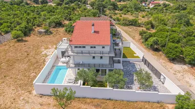 Bazen u objektu Dazlina Resort Apartments ili u blizini
