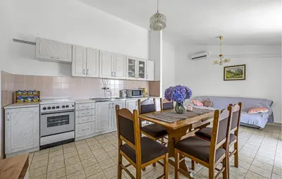 Kuhinja ili čajna kuhinja u objektu Cozy Apartment In Zaton With Wifi