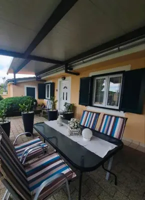 Popločani dio dvorišta ili vanjski dio objekta Apartments Anđela