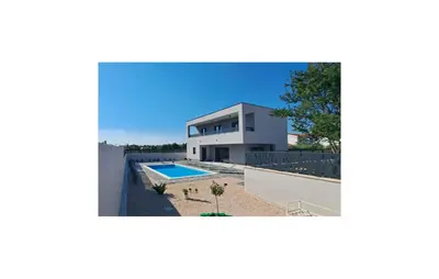 Bazen u objektu Awesome Home In Pirovac With Private Swimming Pool, Can Be Inside Or Outside ili u blizini