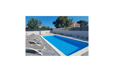 Bazen u objektu Awesome Home In Pirovac With Private Swimming Pool, Can Be Inside Or Outside ili u blizini