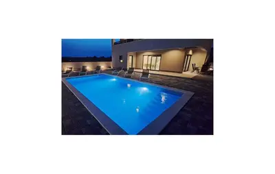 Bazen u objektu Awesome Home In Pirovac With Private Swimming Pool, Can Be Inside Or Outside ili u blizini