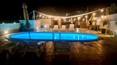 Bazen u objektu Villa TIME OUT ili u blizini