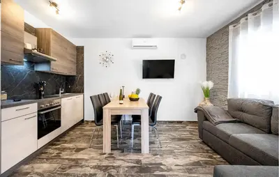 Kuhinja ili čajna kuhinja u objektu Beautiful Apartment In Sibenik