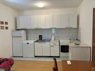 Kuhinja ili čajna kuhinja u objektu 3 bedroom Apartment on the sea with garden
