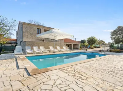 Bazen u objektu Holiday Home Stari Dvori ili u blizini