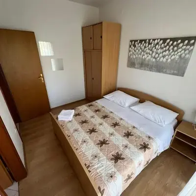 Sunce economy room with kitchenette