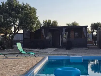 Bazen u objektu Mobile home Maslina ili u blizini