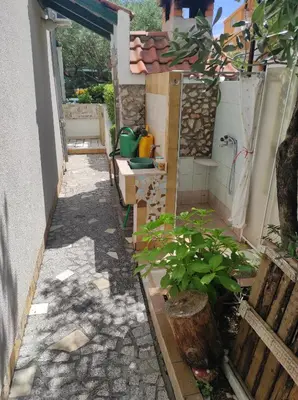 Vrt u objektu Apartmani Uvodić