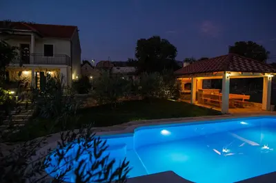 Bazen u objektu Villa Magic with heated pool ili u blizini