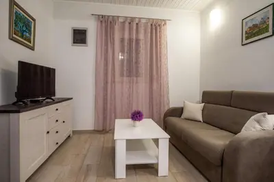 TV i/ili zabavni centar u objektu Villa Magic with heated pool