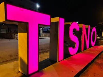 Certifikat, nagrada, logo ili neki drugi dokument izložen u objektu Rooms Perina Tisno