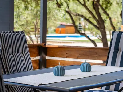 Bazen u objektu Holiday Home Ivanka Delux by Interhome ili u blizini
