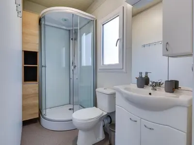 Kupaonica u objektu Holiday Home Mira Delux by Interhome