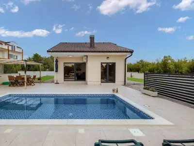 Bazen u objektu Villa Shaula 2 - Three Bedroom House with Pool ili u blizini