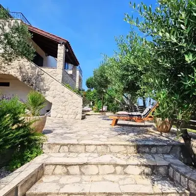 Apartments by the sea Sparadici