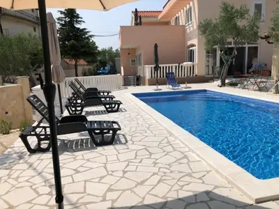 Bazen u objektu Holiday Apartment sunny life ili u blizini