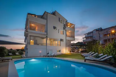 Bazen u objektu Apartments Tihi ili u blizini