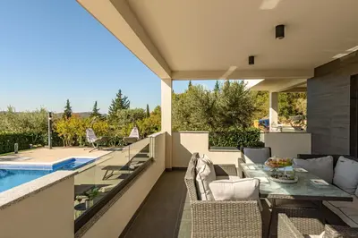 Bazen u objektu Villa Bura ZadarVillas ili u blizini