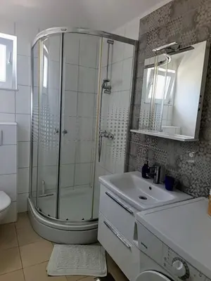 Kupaonica u objektu Bungalow 3743-4 Pers in Razanj