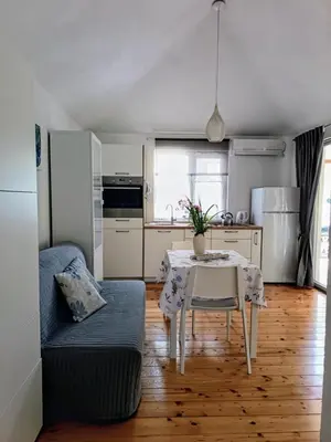 Kuhinja ili čajna kuhinja u objektu Bungalow 3743-4 Pers in Razanj