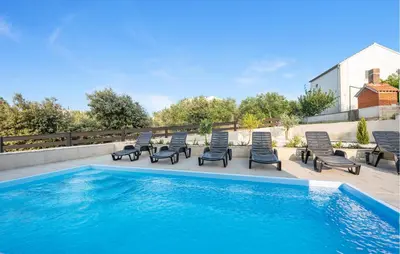 Bazen u objektu Awesome Home In Murter ili u blizini